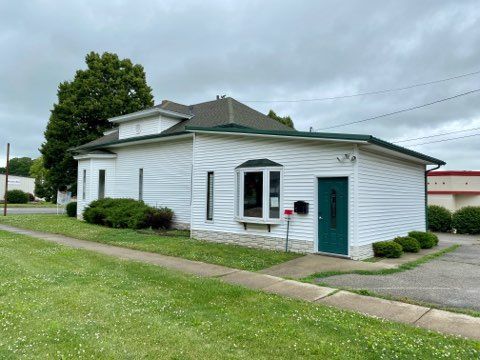 821 Charleston Ave, Mattoon, IL 61938